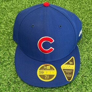 New Era 59FIFTY Chicago Cubs Fitted Hat 7 3/8 Low Profile
